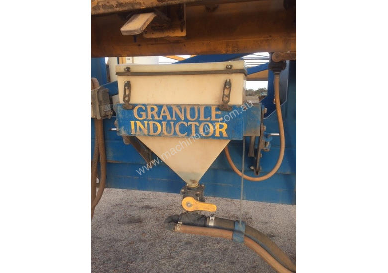 caption Sonic 7030TS Boom Spray Sprayer