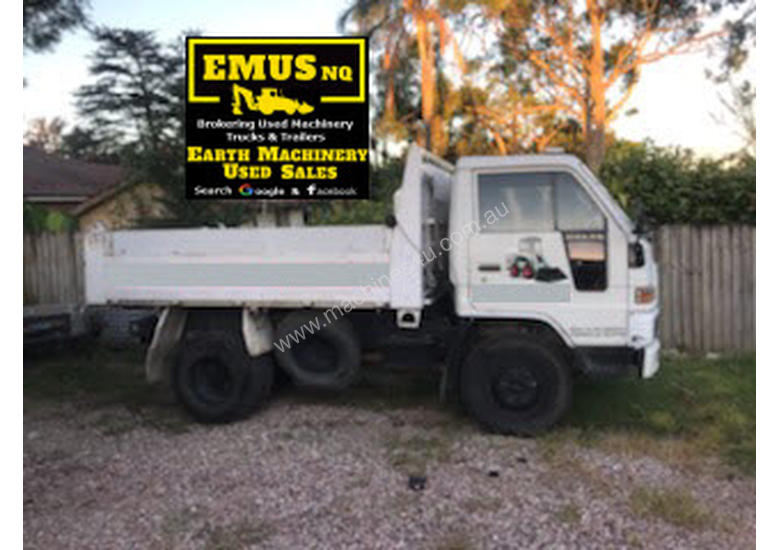 caption 2001 Daihatsu Delta Tipper Truck. TS453