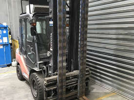 Toyota 32-8FGJ35 LPG / Petrol Counterbalance Forklift - picture0' - Click to enlarge