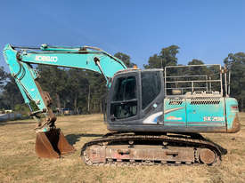 Kobelco SK200 Tracked-Excav Excavator - picture1' - Click to enlarge