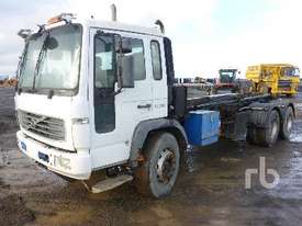 VOLVO FL250 Hook Truck - picture2' - Click to enlarge