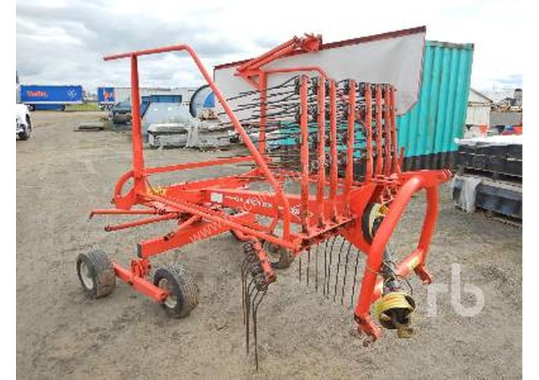 caption KUHN GA 4101 GM Hay Rake