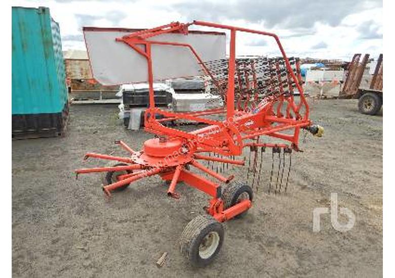caption KUHN GA 4101 GM Hay Rake