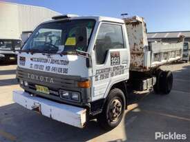 1989 Toyota Dyna - picture1' - Click to enlarge