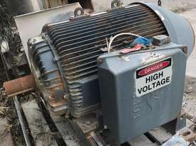 185 kw 250 hp 6 pole 992 rpm 3300 volt 355 frame POPE AC Electric Motor - picture0' - Click to enlarge
