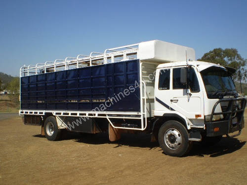 UD PK265 Stock/Cattle crate Truck