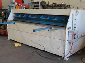 Acra Guillotine 3mm x 2400mm - picture0' - Click to enlarge