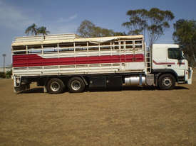 Volvo FM380 Stock/Cattle crate Truck - picture2' - Click to enlarge