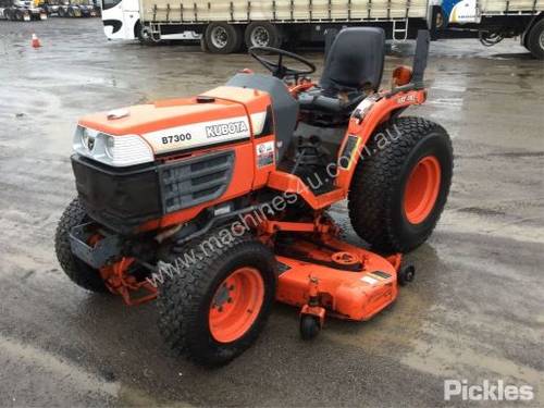 Kubota B7300