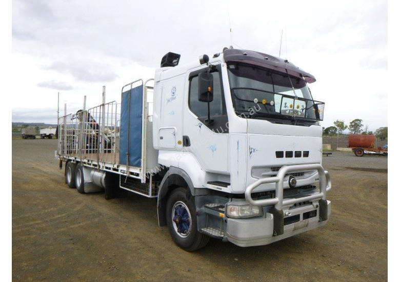 caption Mack QANTUM Primemover Truck