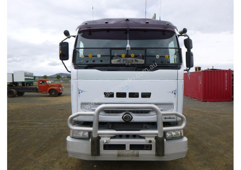 caption Mack QANTUM Primemover Truck