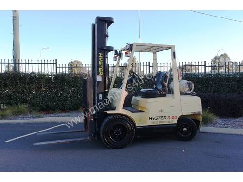 Hyster - 3T Gas Forklift with Fork Positioner
