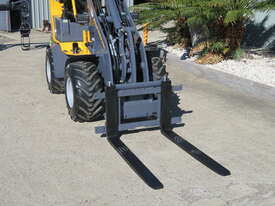 Mini Loader /Tool carrier 1.7T - picture2' - Click to enlarge