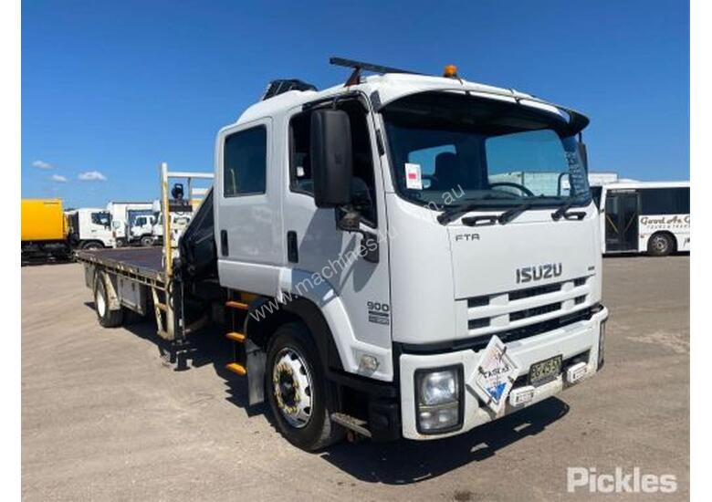 caption 2010 Isuzu FTR900 Crew