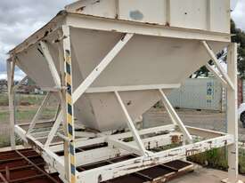 Industrial feeding hopper - picture0' - Click to enlarge