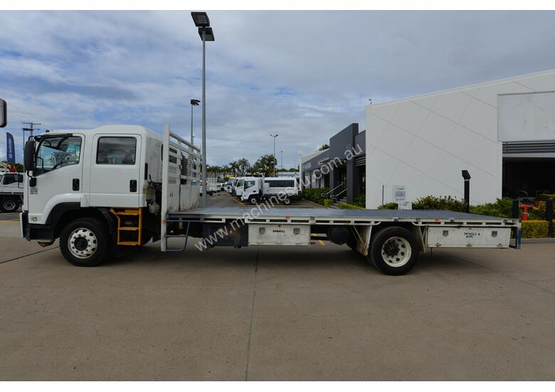 caption 2009 ISUZU FTR 900 - Dual Cab - Tray Truck