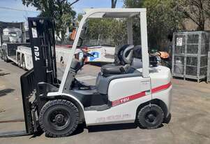 ACTIVE FORKLIFTS - 2018 TEU Forklift Container Entry Mast 2.5 Ton 4500mm lift height Excellent Condi