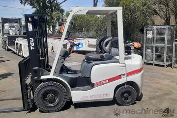 ACTIVE FORKLIFTS - 2018 TEU Forklift Container Entry Mast 2.5 Ton 4500mm lift height Excellent Condi
