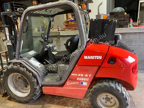 Manitou MH25-4 2.5T Low Profile All Terrain 4WD Fork Lift
