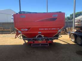 Kuhn Axis 50.1 Spreader 6000l 3 point linkage spreader - picture0' - Click to enlarge