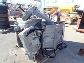 PALLET COMPRISING OF ASSORTED BUS SEATS - picture0' - Click to enlarge