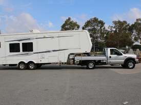 Fifth Wheeler Package Including 2003 Ford F250 XLT and 2007 King Of The Road 32FT Caravan - picture2' - Click to enlarge