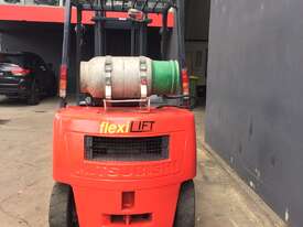 Refurbished Mitsubishi FG25T 2.5 Ton 2 Stages Clearview Counterbalance LPG forklift  - picture2' - Click to enlarge
