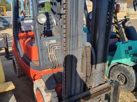 Linde 2.5T Counterbalance Forklift with Container Mast - picture1' - Click to enlarge