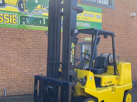 7.5 Ton Narrow Aisle Forklift - picture1' - Click to enlarge