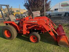 Tractor Kubota L2550 30HP FEL 4x4 - picture0' - Click to enlarge