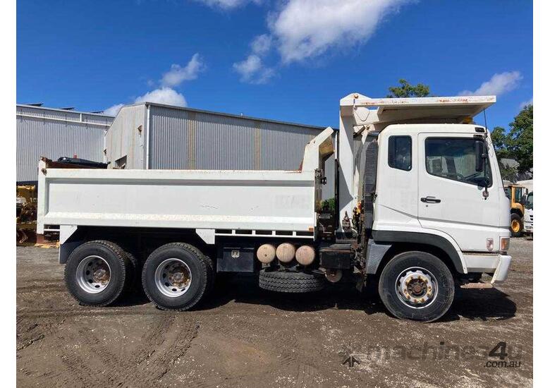 caption Fuso 6x4 Tipper