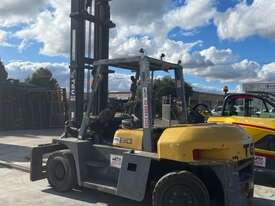 USED TEU 8 TON FORKLIFT - picture0' - Click to enlarge