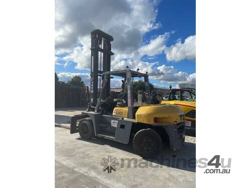 USED TEU 8 TON FORKLIFT