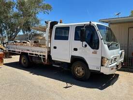 Isuzu NPR300 - picture0' - Click to enlarge