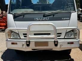 Isuzu NPR300 - picture2' - Click to enlarge