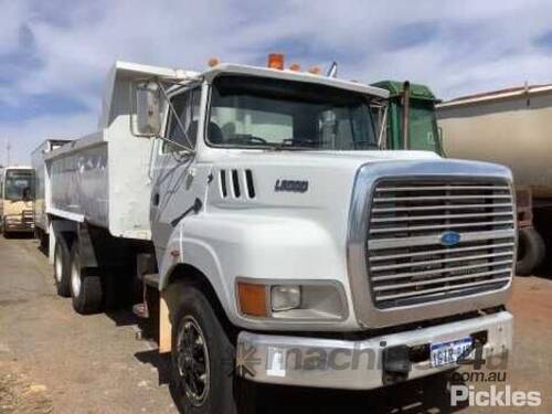 1996 Ford Louisville L8000