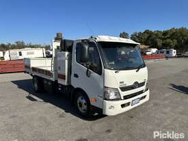 2017 Hino 300 716 - picture0' - Click to enlarge