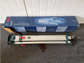 BOSCH GRL300 HVG Professional Laser, Tripod and Staff - picture1' - Click to enlarge