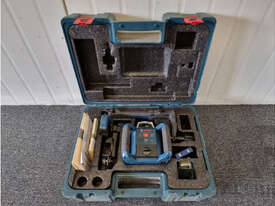 BOSCH GRL300 HVG Professional Laser, Tripod and Staff - picture0' - Click to enlarge