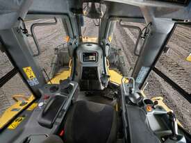 PR 756 Litronic
Crawler tractors - picture2' - Click to enlarge