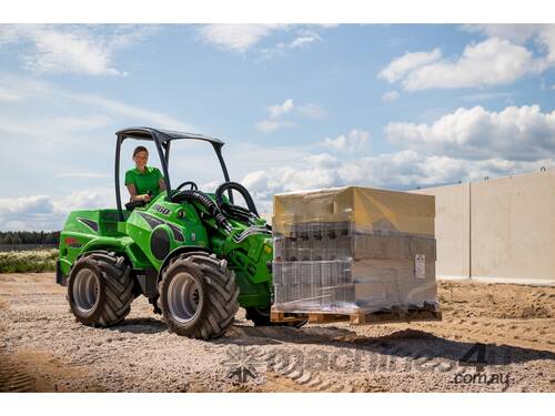 Avant 860i Powerful Articulated Loader with  Pallet Forks