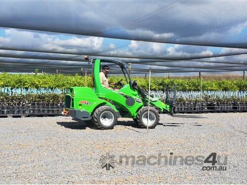 Avant 745 NurseryPro Articulated Mini Loader