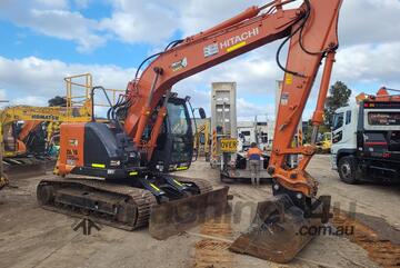 2020 HITACHI ZX135US-5 15T EXCAVATOR WITH 2300HRS, HITCH, BUCKETS AND H & S LIMITERS