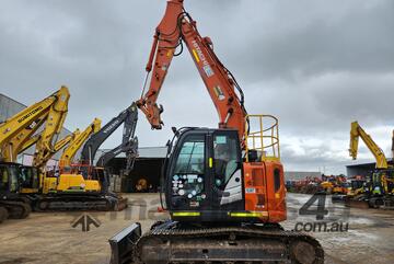 2020 HITACHI ZX135US-5 15T EXCAVATOR WITH 2865HRS, HITCH, BUCKETS AND H & S LIMITERS