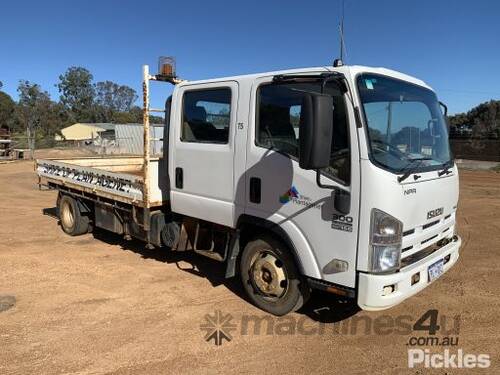 2011 Isuzu NPR 300 Crew Cab Table Top