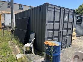 20ft Shipping Container - picture0' - Click to enlarge