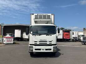 2008 Isuzu FVM Refrigerated Pantech - picture0' - Click to enlarge