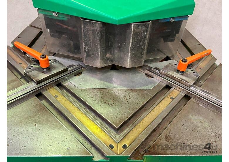 caption Euromac Multi 220/6R varibale angle corner notcher