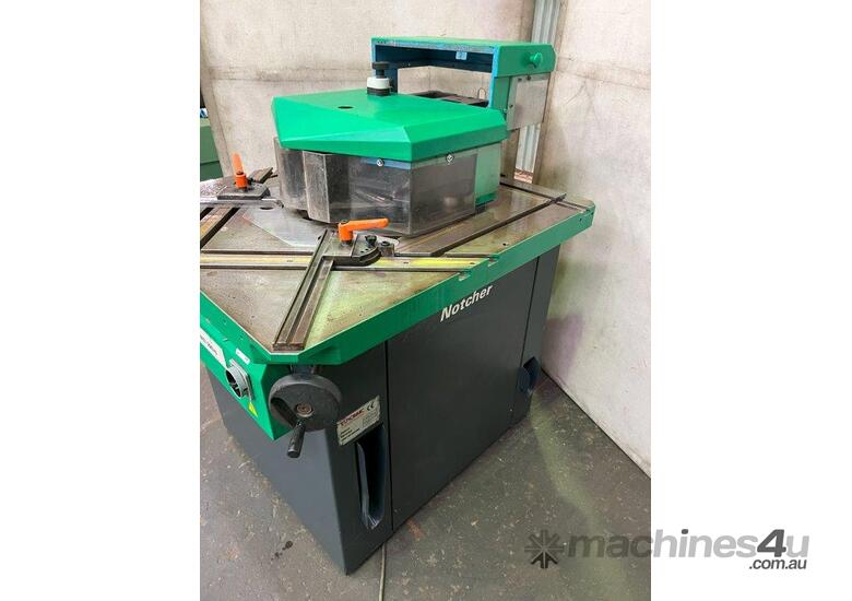 caption Euromac Multi 220/6R varibale angle corner notcher