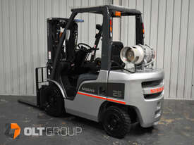 Used Nissan P1F2A25DU 2.5 Tonne LPG Forklift For Sale 4.3m Container Mast - picture0' - Click to enlarge